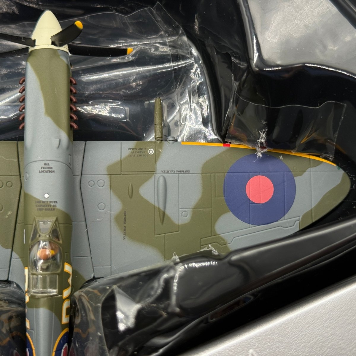 Corgi AA38703 1:72 Supermarine Spitfire Mk XIV RAF No.610 Sqn RB159 Richard Newbery V-1 1944 - Corgi