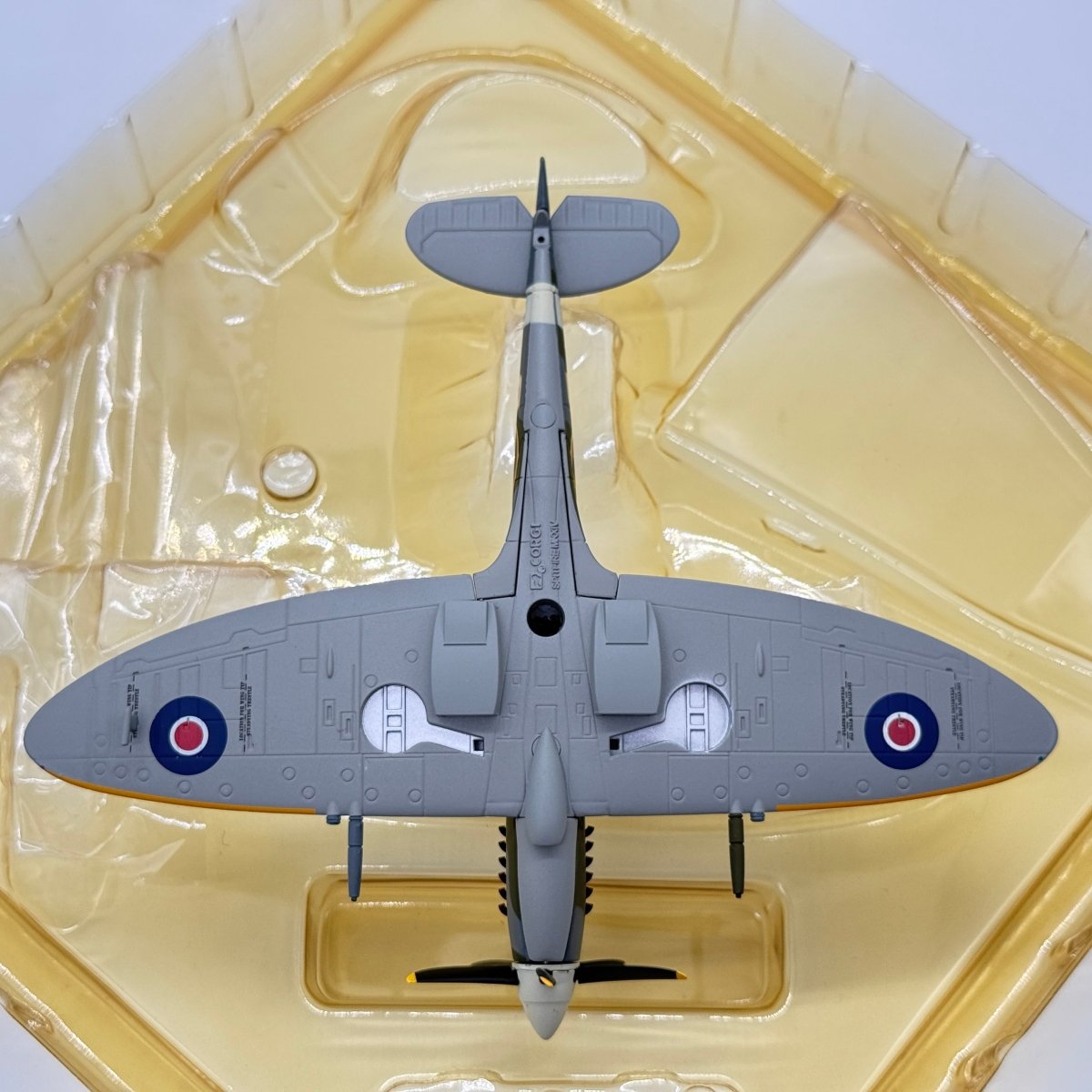 Corgi AA38703 1:72 Supermarine Spitfire Mk XIV RAF No.610 Sqn RB159 Richard Newbery V-1 1944 - Corgi
