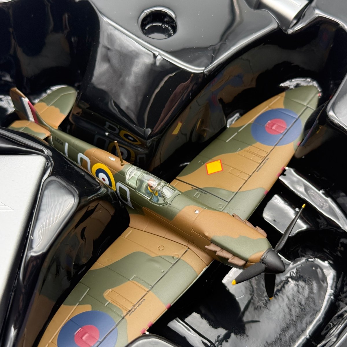 Corgi AA39210 1:72 Supermarine Spitfire Mk I RAF No.602 Sqn Sandy Johnstone - Corgi