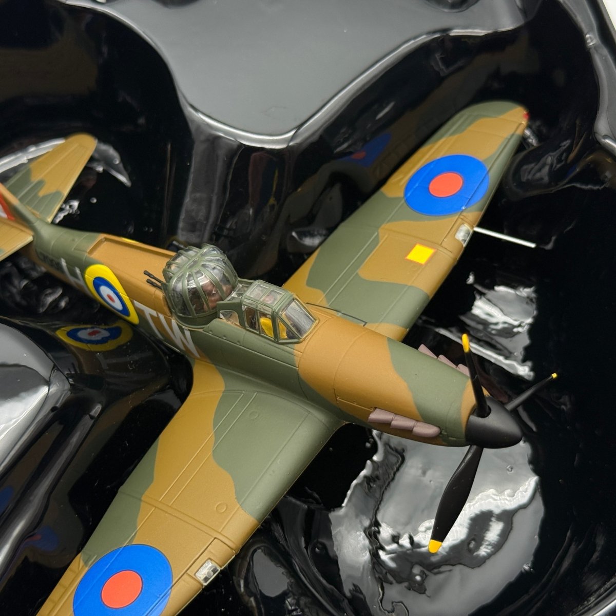 Corgi AA39301 1:72 Boulton Paul Defiant Mk I RAF No.141 Sqn Cock o the North - Corgi