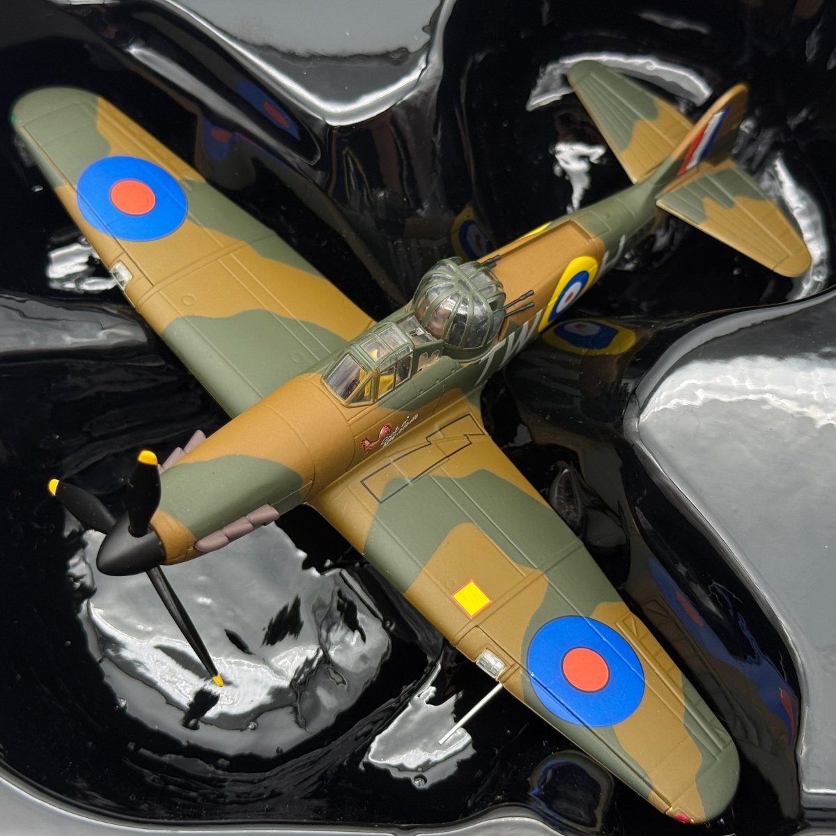 Corgi AA39301 1:72 Boulton Paul Defiant Mk I RAF No.141 Sqn Cock o the North - Corgi