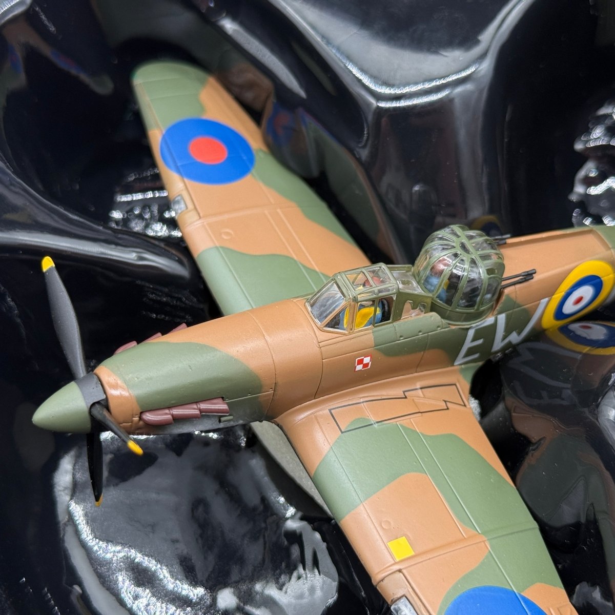 Corgi AA39303 1:72 Boulton Paul Defiant Mk I RAF No.307 Polish Sqn N3437 Kirton-in-Lindsey 1940 - Corgi
