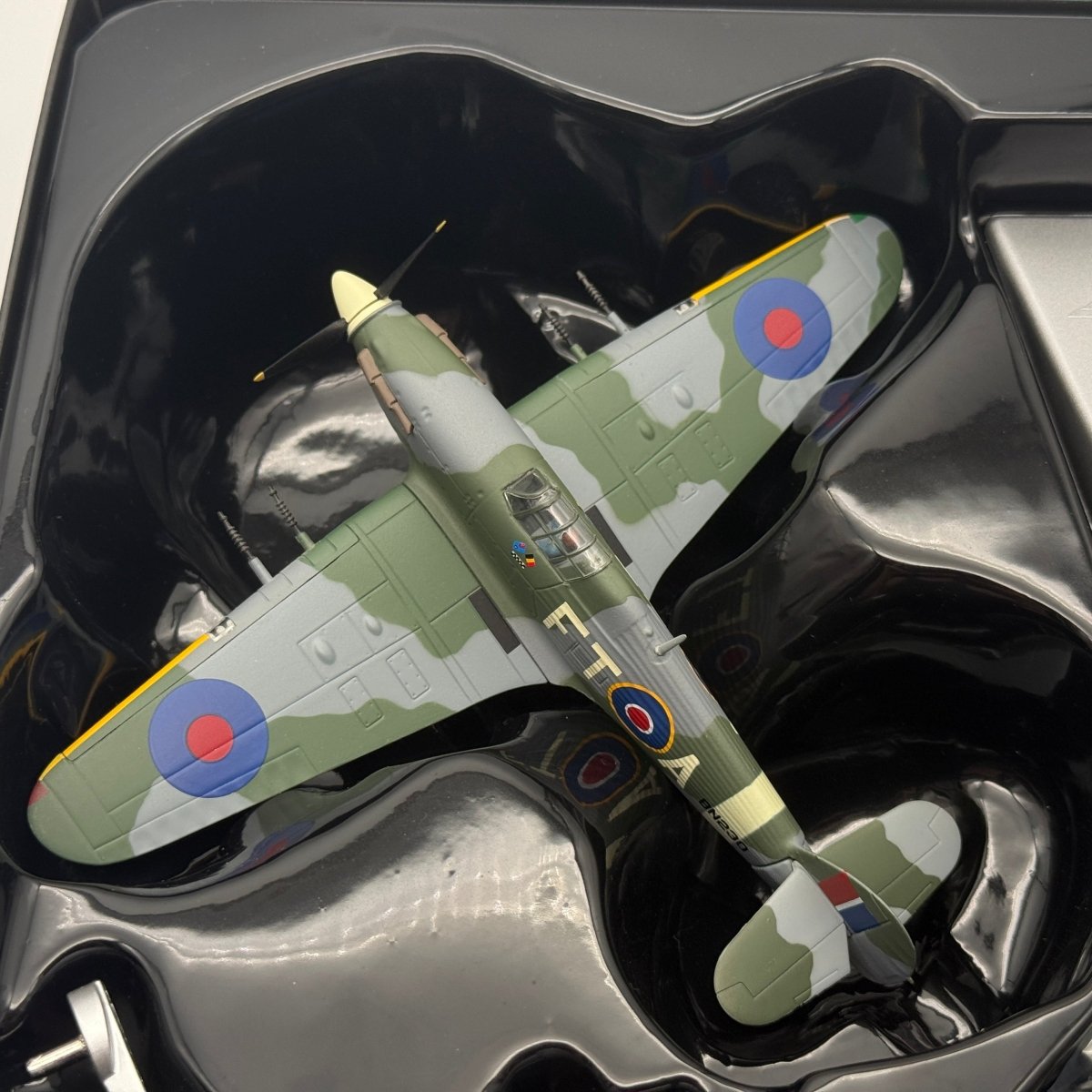 Corgi AA39702A 1:72 Hurricane Mk.IIC BN230 Daniel Du Vivier 43 Sqn 1942 - Corgi