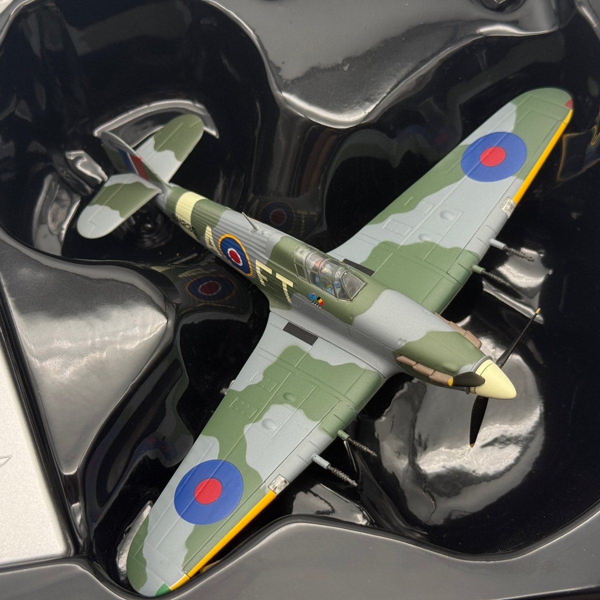 Corgi AA39702A 1:72 Hurricane Mk.IIC BN230 Daniel Du Vivier 43 Sqn 1942 - Corgi