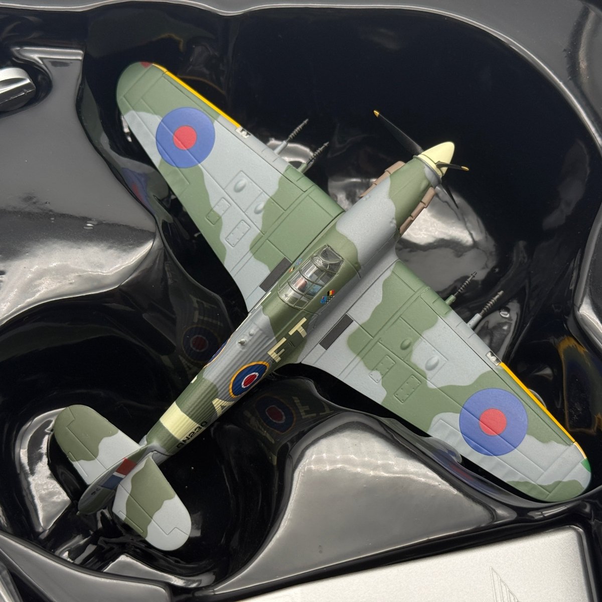 Corgi AA39702A 1:72 Hurricane Mk.IIC BN230 Daniel Du Vivier 43 Sqn 1942 - Corgi