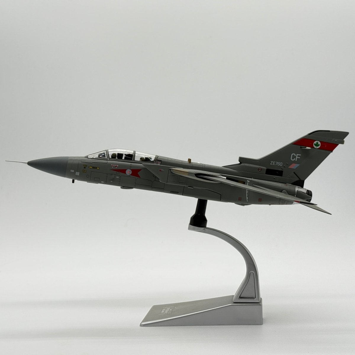 Corgi AA39803 1:72 Panavia Tornado F3 ADV ZE760 RAF No.5 Sqn RAF Coningsby 1991 - Corgi