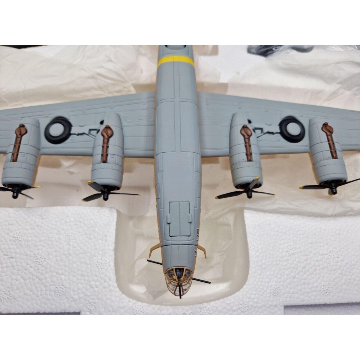 Corgi Aviation Archive 1:72 Consolidated B - 24D Liberator 'Strawberry Bitch' 376th BG 1943 AA34003 - Corgi