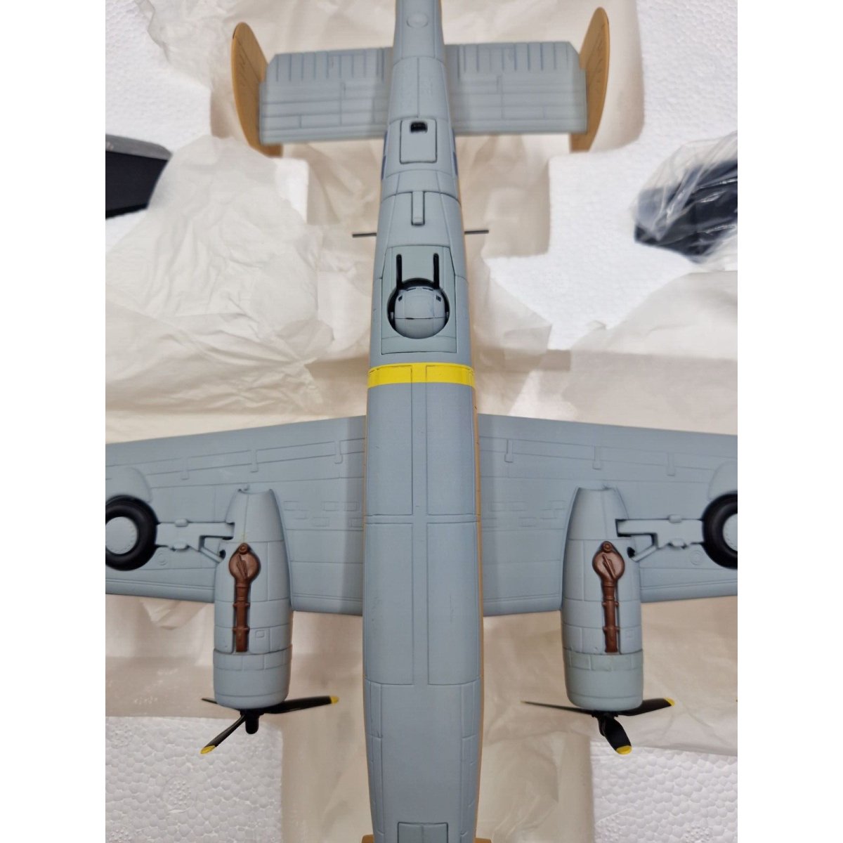 Corgi Aviation Archive 1:72 Consolidated B - 24D Liberator 'Strawberry Bitch' 376th BG 1943 AA34003 - Corgi
