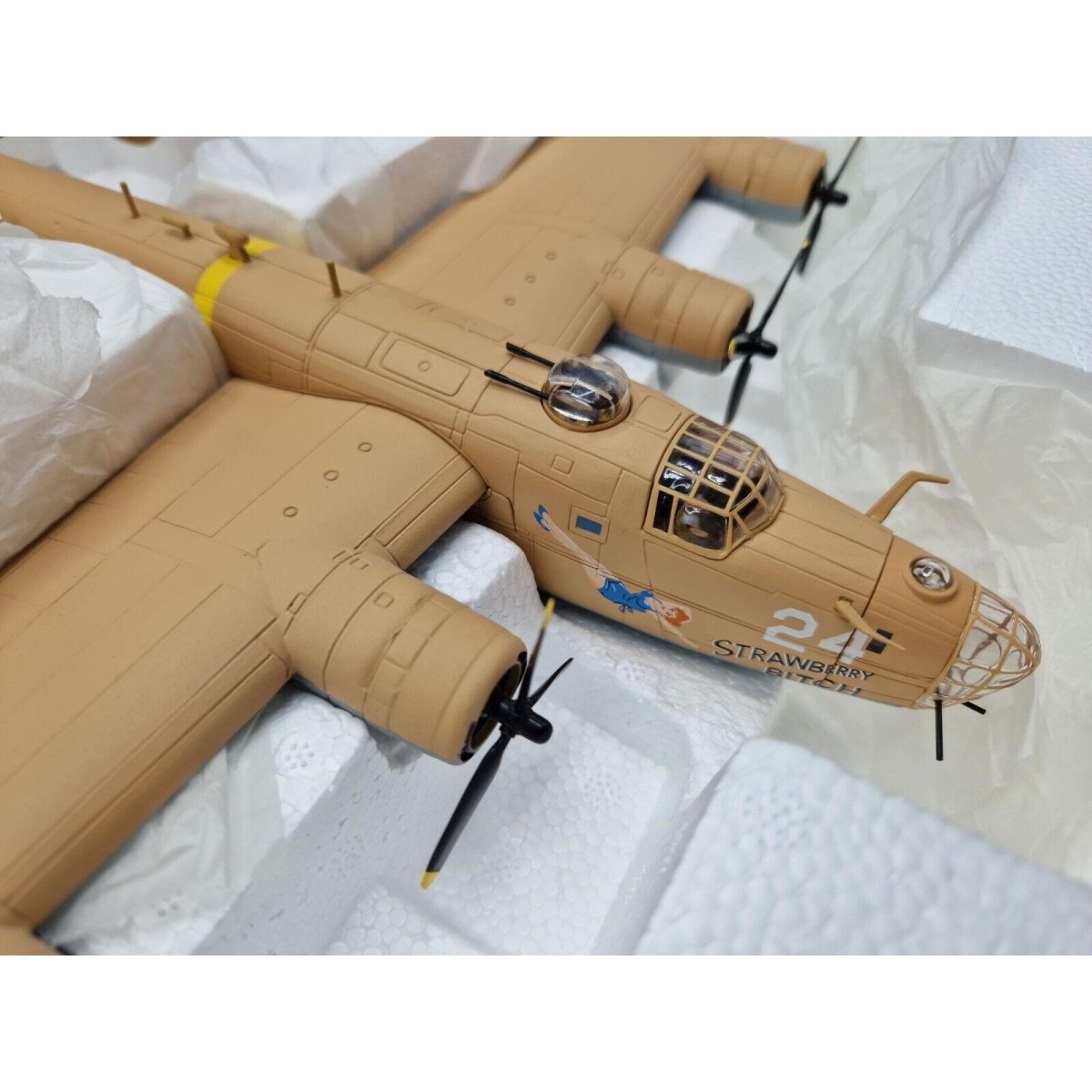 Corgi Aviation Archive 1:72 Consolidated B - 24D Liberator 'Strawberry Bitch' 376th BG 1943 AA34003 - Corgi