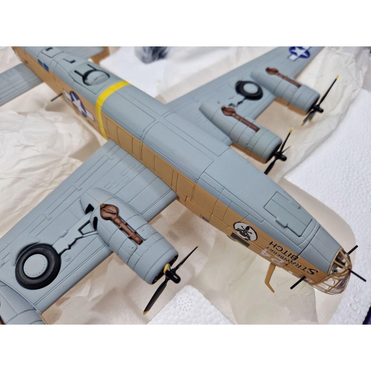 Corgi Aviation Archive 1:72 Consolidated B - 24D Liberator 'Strawberry Bitch' 376th BG 1943 AA34003 - Corgi