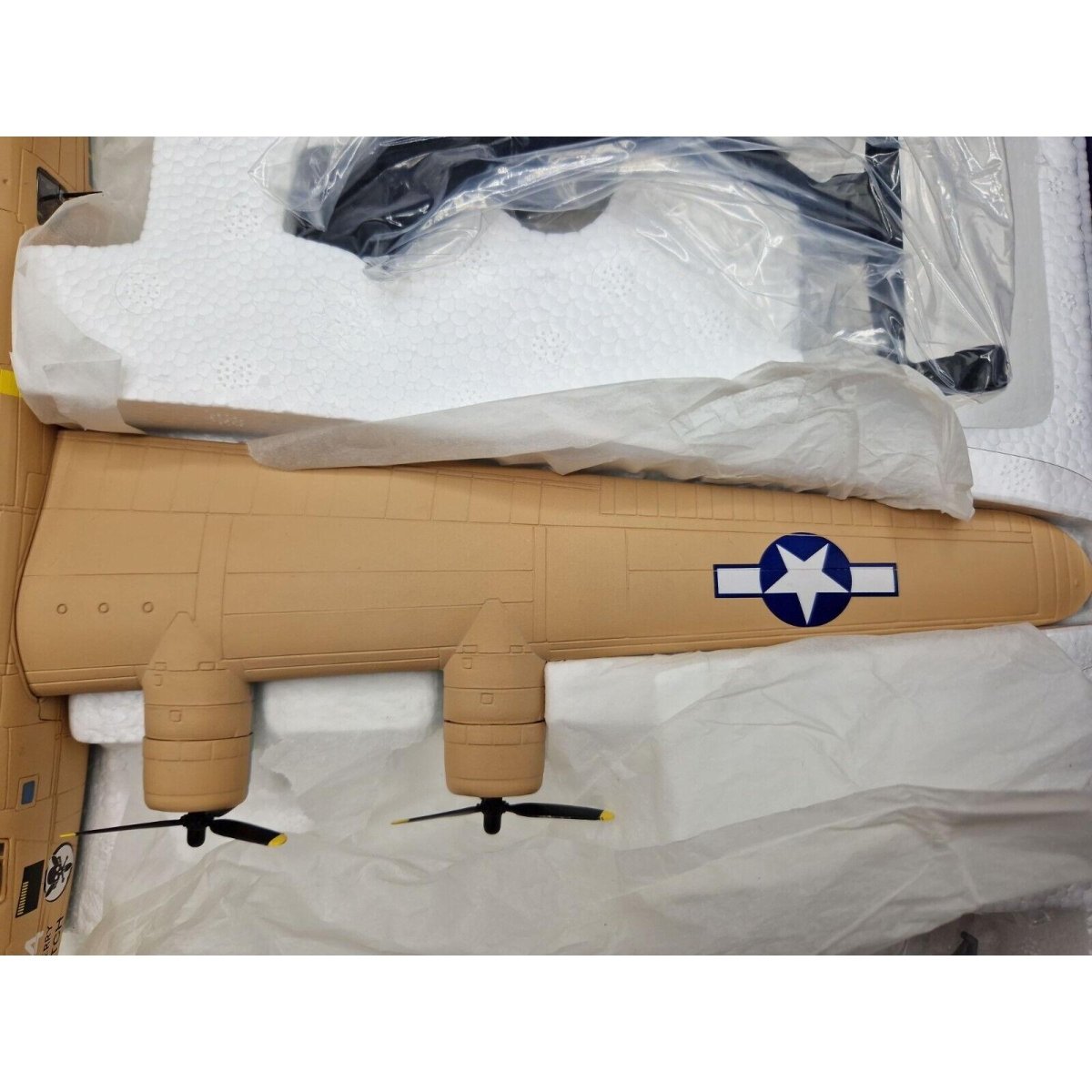 Corgi Aviation Archive 1:72 Consolidated B - 24D Liberator 'Strawberry Bitch' 376th BG 1943 AA34003 - Corgi