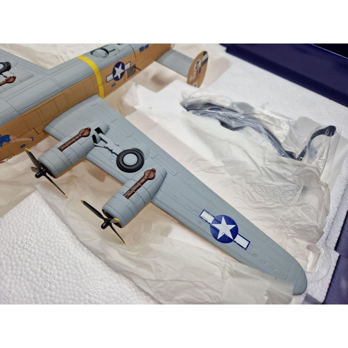 Corgi Aviation Archive 1:72 Consolidated B - 24D Liberator 'Strawberry Bitch' 376th BG 1943 AA34003 - Corgi