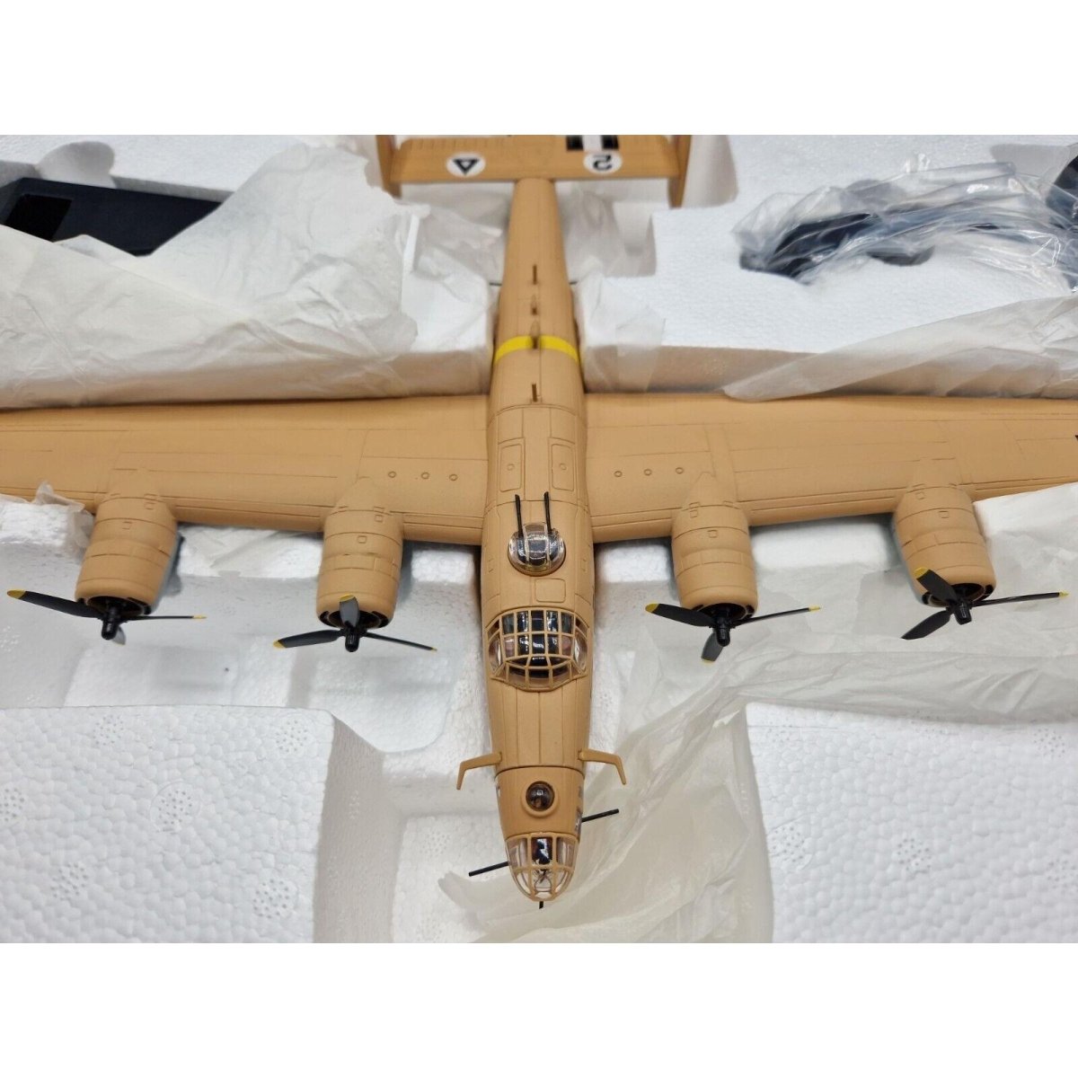 Corgi Aviation Archive 1:72 Consolidated B - 24D Liberator 'Strawberry Bitch' 376th BG 1943 AA34003 - Corgi