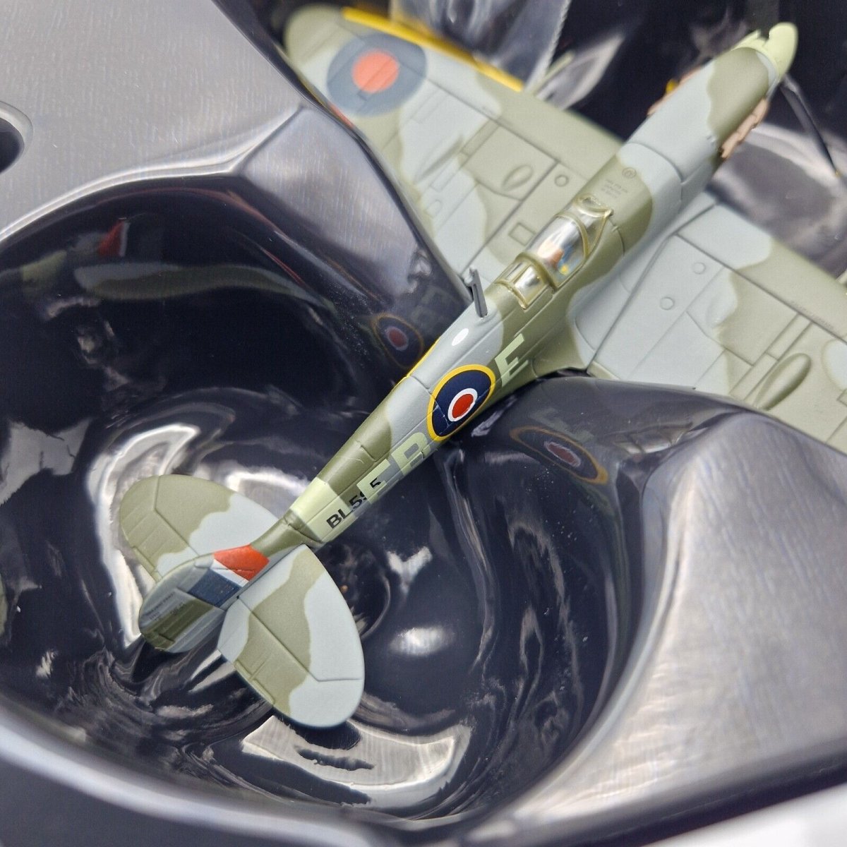 Corgi Aviation Archive 1:72 Supermarine Spitfire Mk.Vb Diecast Model AA31934A - Corgi