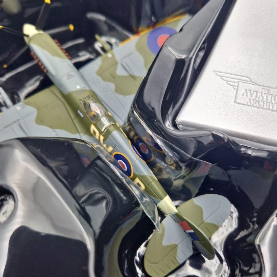 Corgi Aviation Archive 1:72 Spitfire MkXIV, 610 Sqn, with 'Doodlebug' Model AA38703 - Corgi