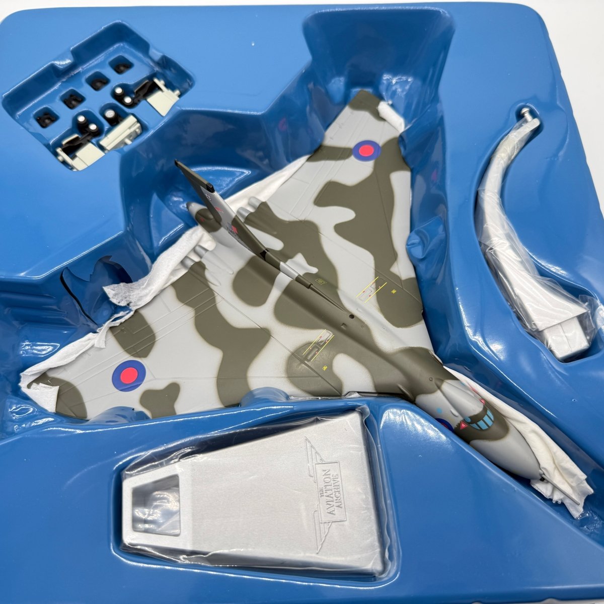 Corgi Aviation 48304 1:144 Avro Vulcan B.Mk 2 RAF XM655 - Corgi