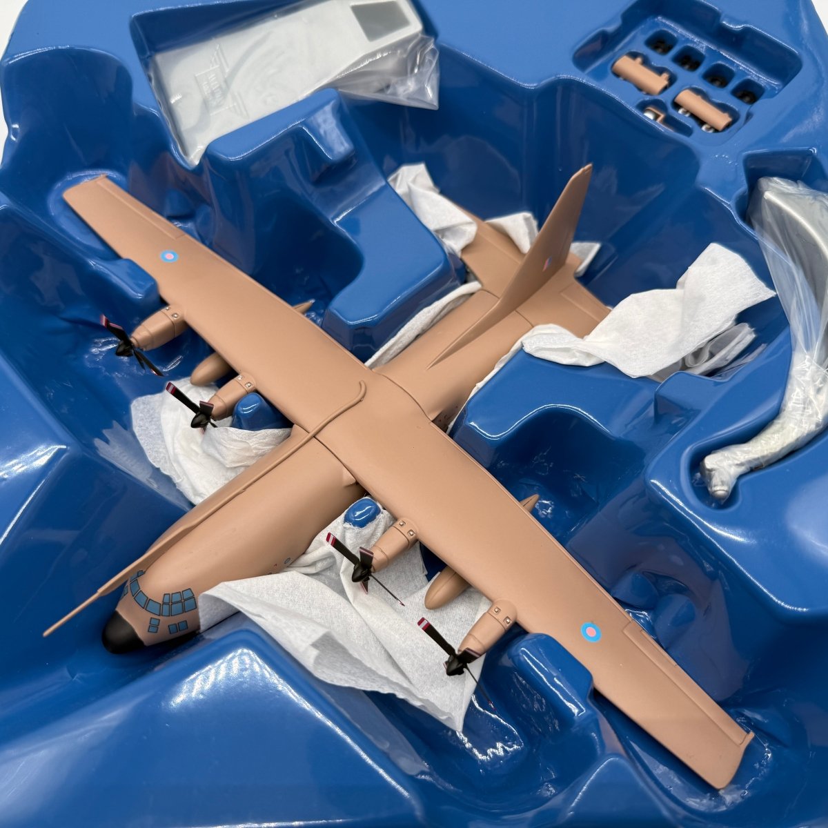Corgi Aviation 48405 1:144 C130 K C1 Hercules RAF Desert Storm - Corgi