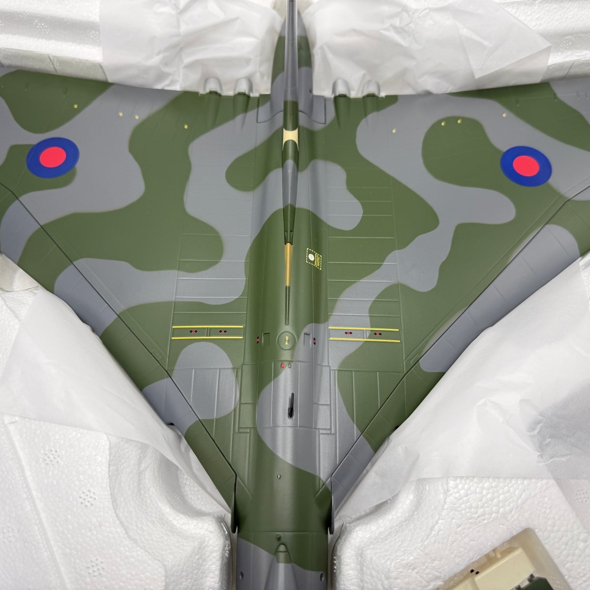 Corgi Aviation AA27201 1:72 Avro Vulcan B.Mk 2 XH558 - Corgi