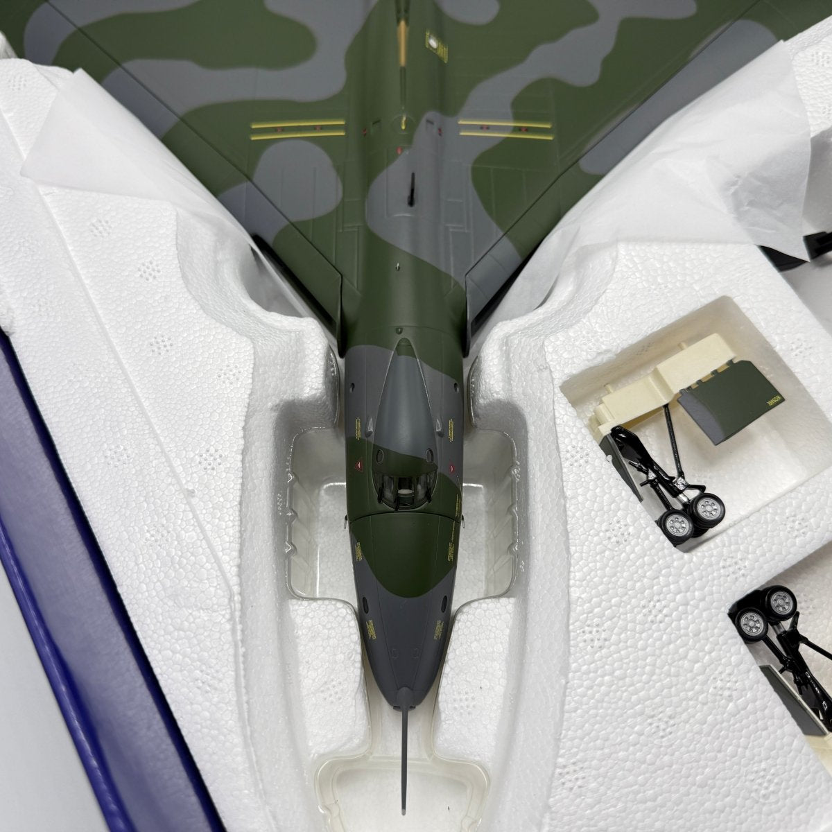 Corgi Aviation AA27201 1:72 Avro Vulcan B.Mk 2 XH558 - Corgi