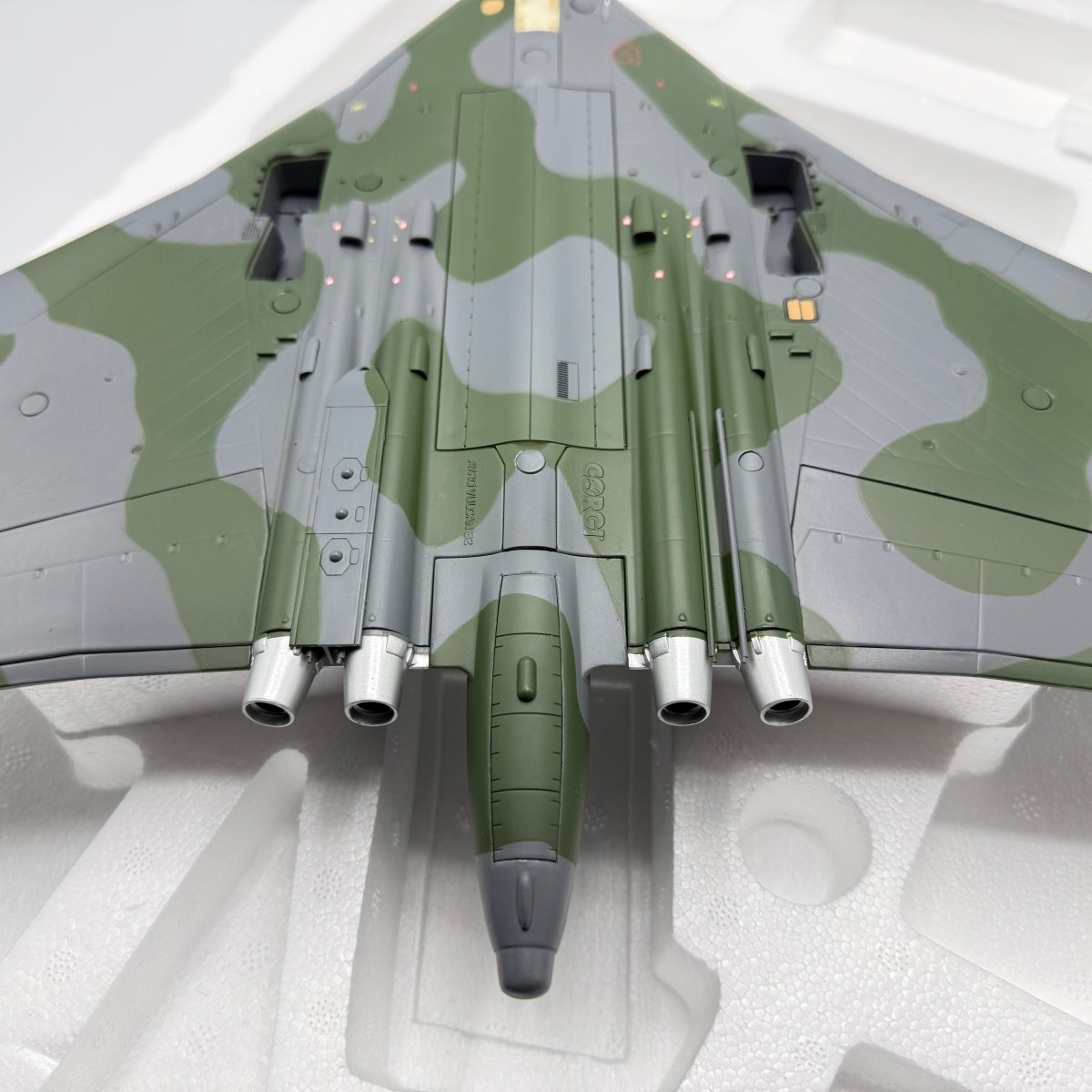 Corgi Aviation AA27201 1:72 Avro Vulcan B.Mk 2 XH558 - Corgi