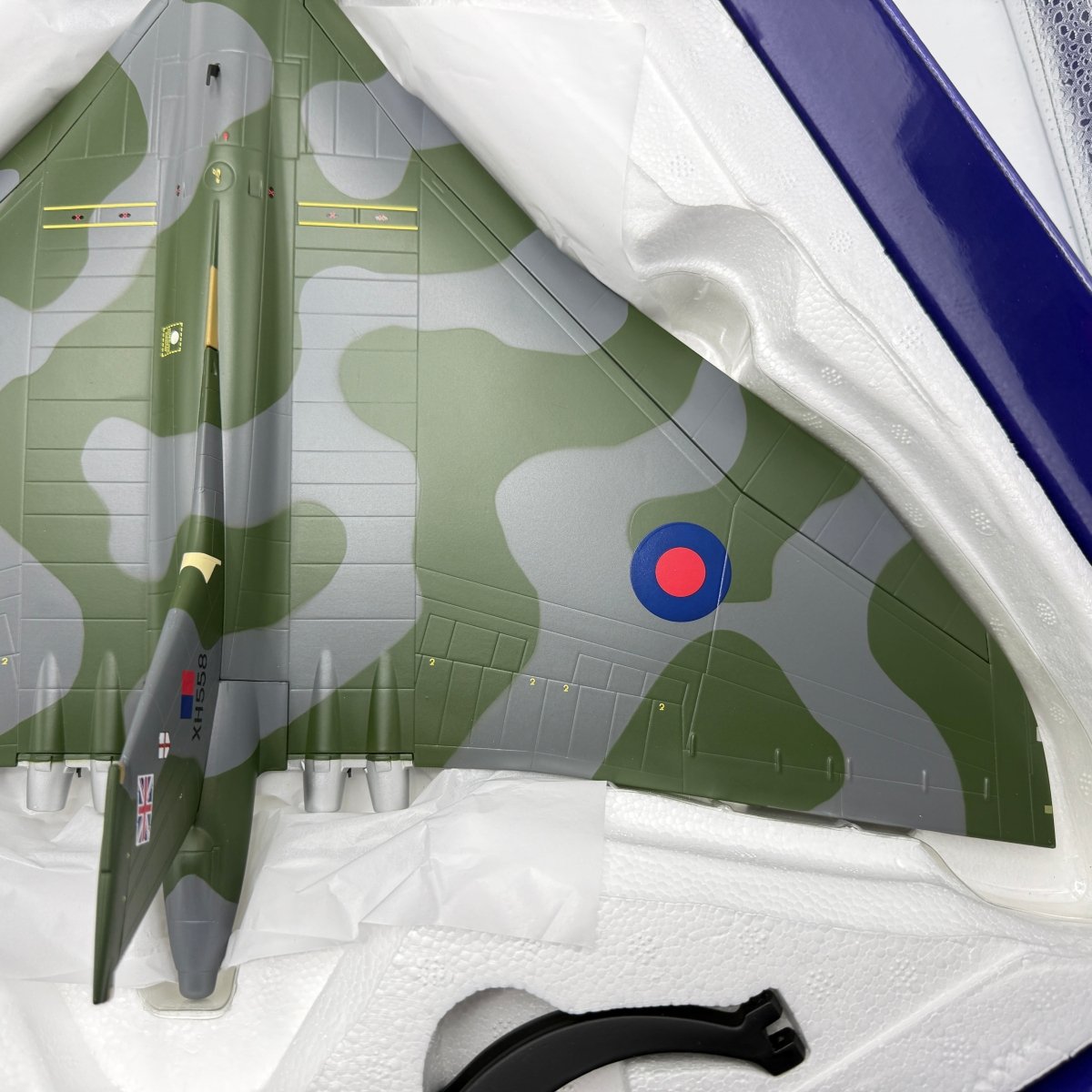 Corgi Aviation AA27201 1:72 Avro Vulcan B.Mk 2 XH558 - Corgi