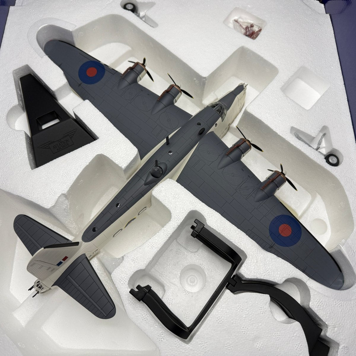 Corgi Aviation AA27502 1:72 Short Sunderland Mk III RCAF No.422 Sqn - Corgi