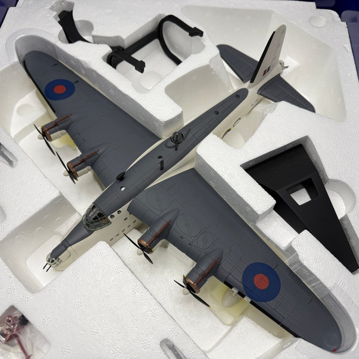 Corgi Aviation AA27502 1:72 Short Sunderland Mk III RCAF No.422 Sqn - Corgi