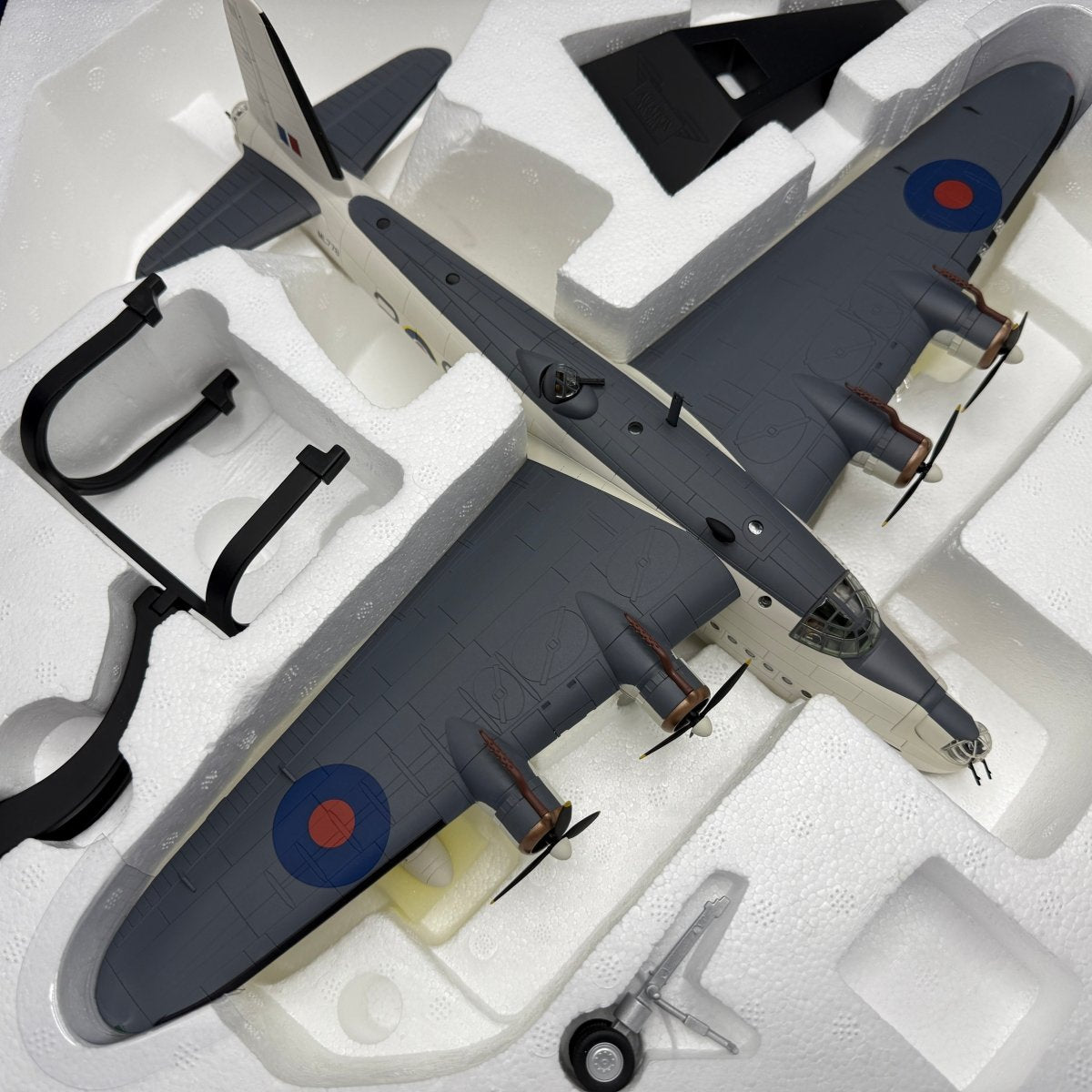 Corgi Aviation AA27502 1:72 Short Sunderland Mk III RCAF No.422 Sqn - Corgi