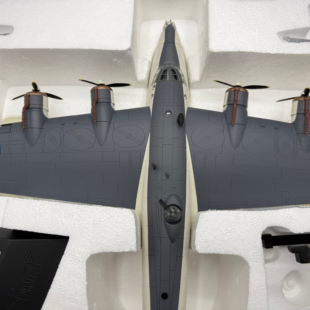 Corgi Aviation AA27502 1:72 Short Sunderland Mk III RCAF No.422 Sqn - Corgi