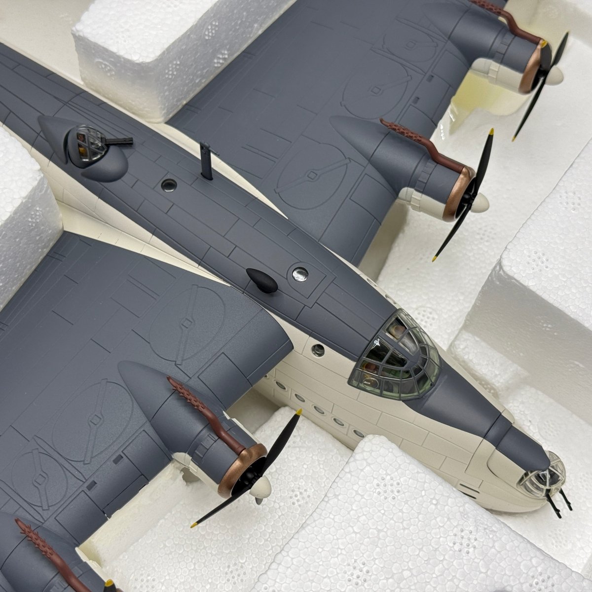 Corgi Aviation AA27502 1:72 Short Sunderland Mk III RCAF No.422 Sqn - Corgi