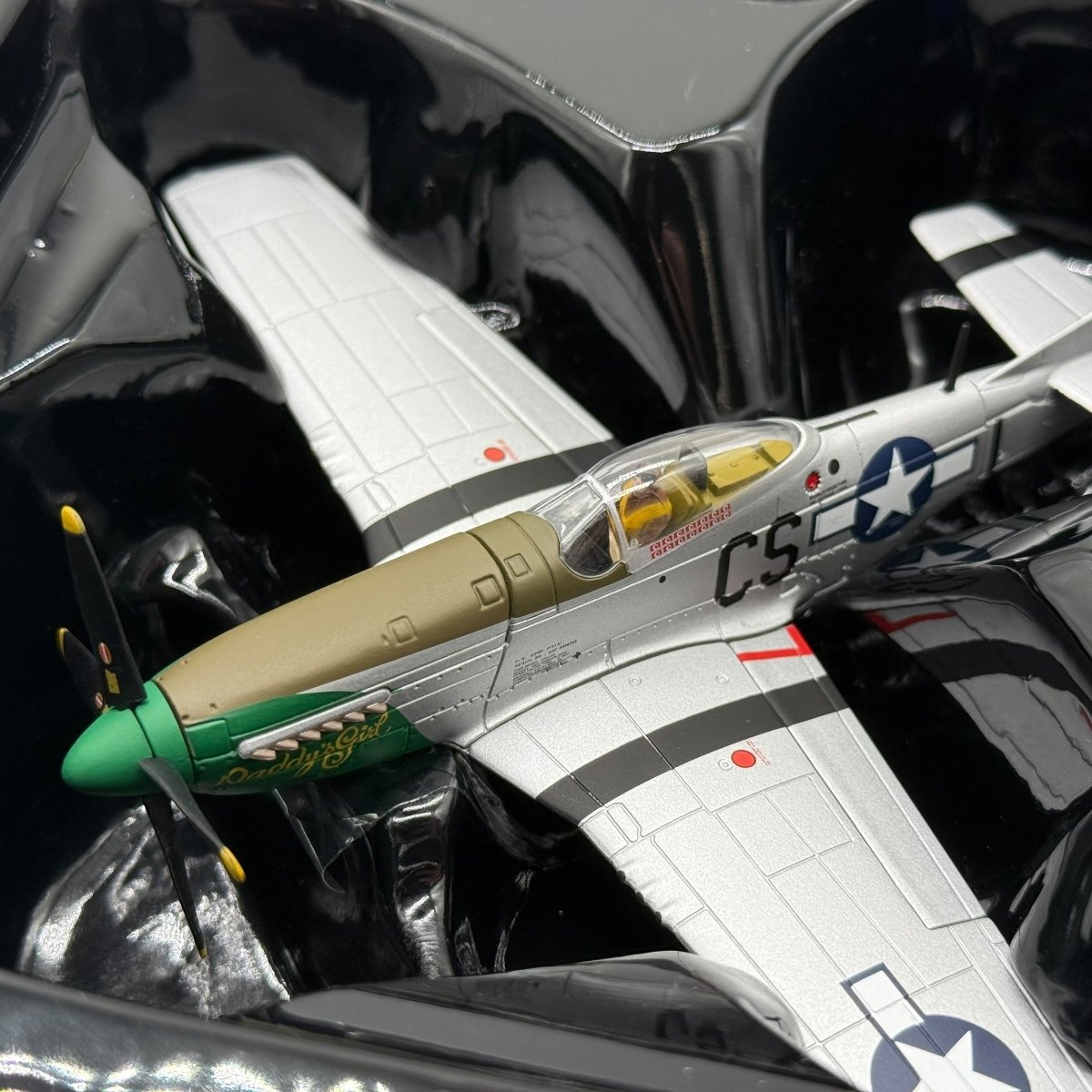 Corgi Aviation AA27704 1:72 P - 51D Mustang Daddy's Girl Ray Wetmore 1945 - Corgi