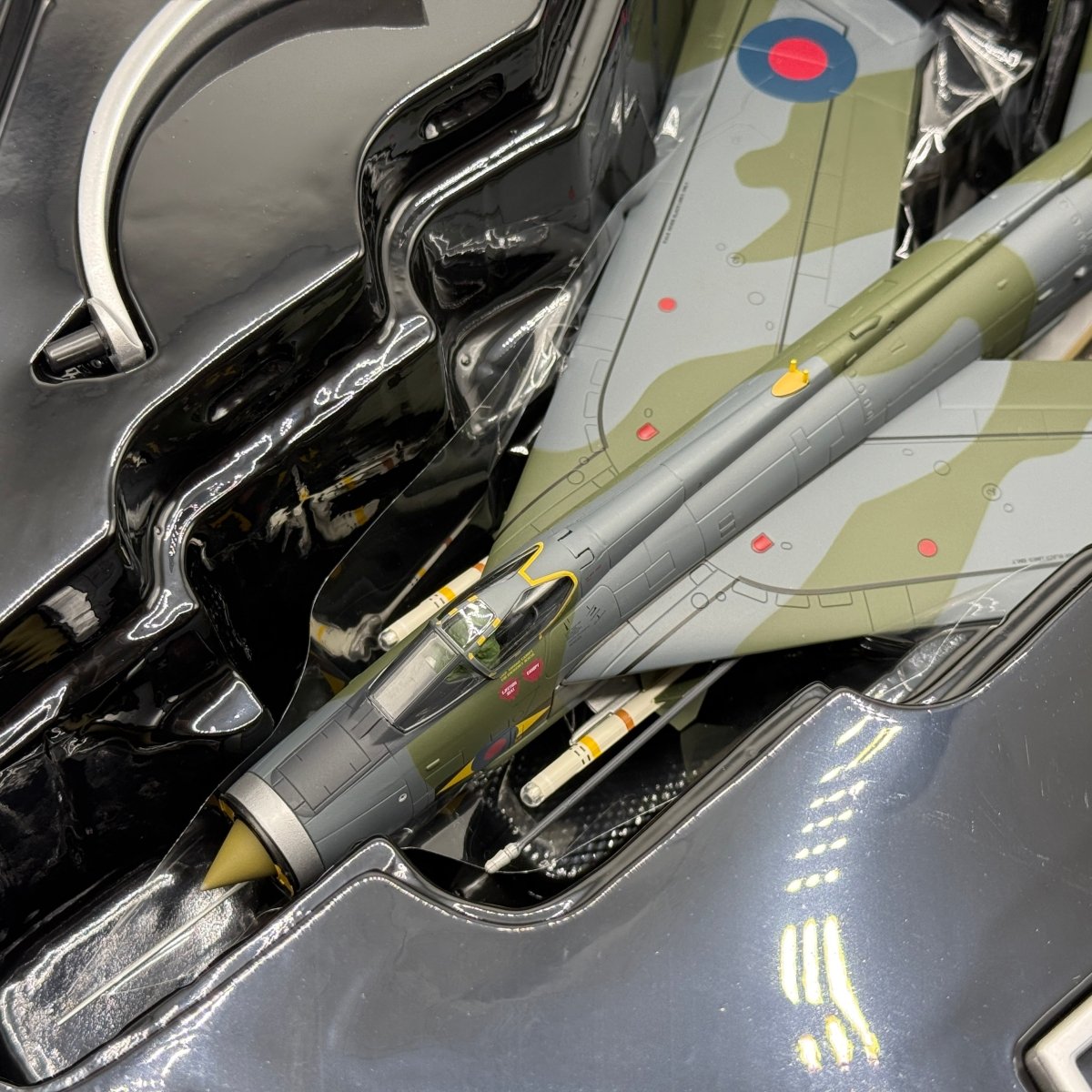 Corgi Aviation AA28403 1:48 English Electric Lightning F.Mk 6 RAF No.11 Sqn - Corgi