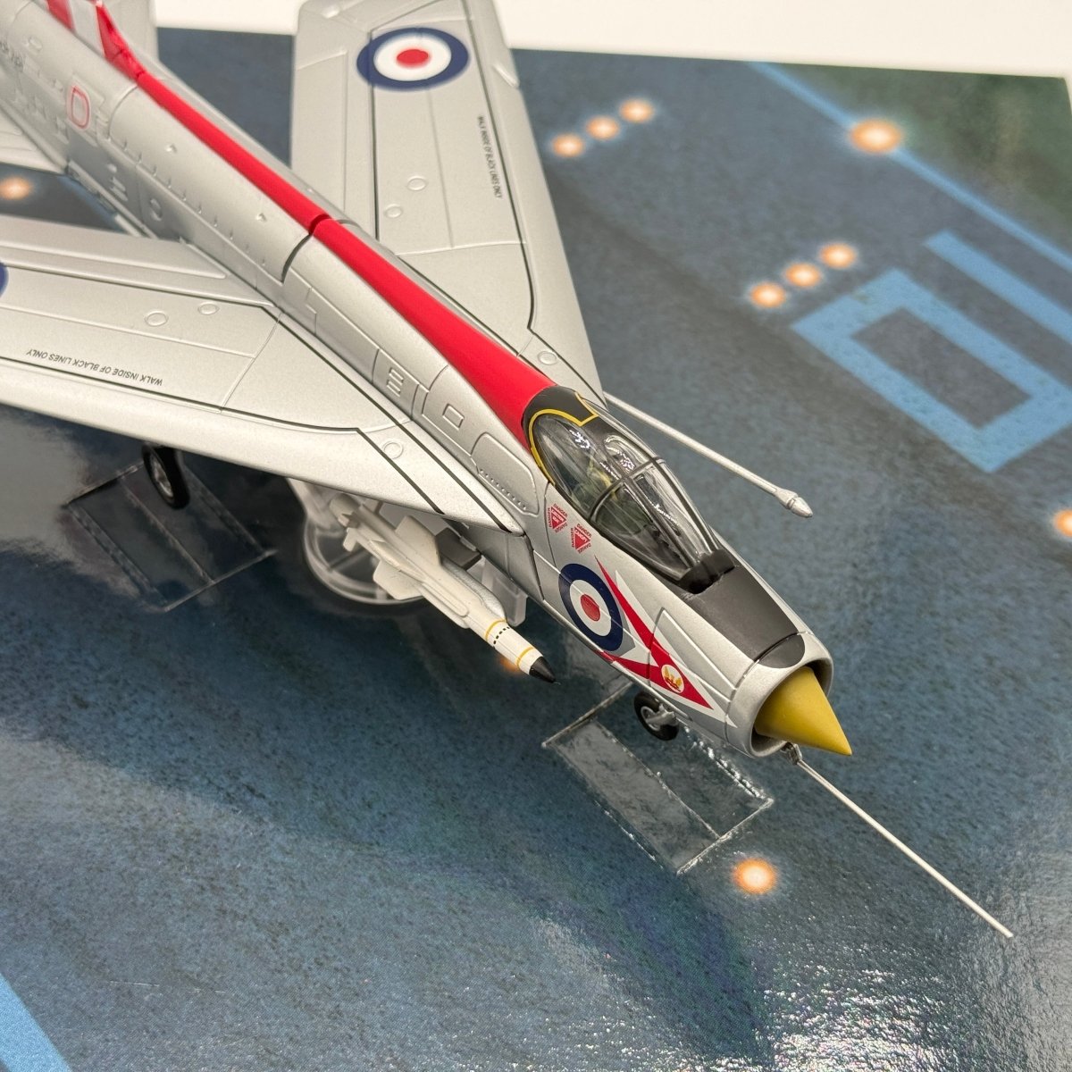 Corgi Aviation AA32308 1:72 Lightning F.Mk 3 RAF No.56 - Corgi