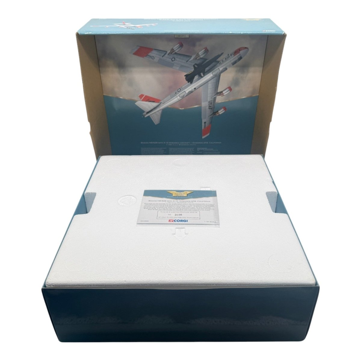 Corgi Aviation AA33504 1:144 B - 52 with X - 15 Edwards AFB - Corgi