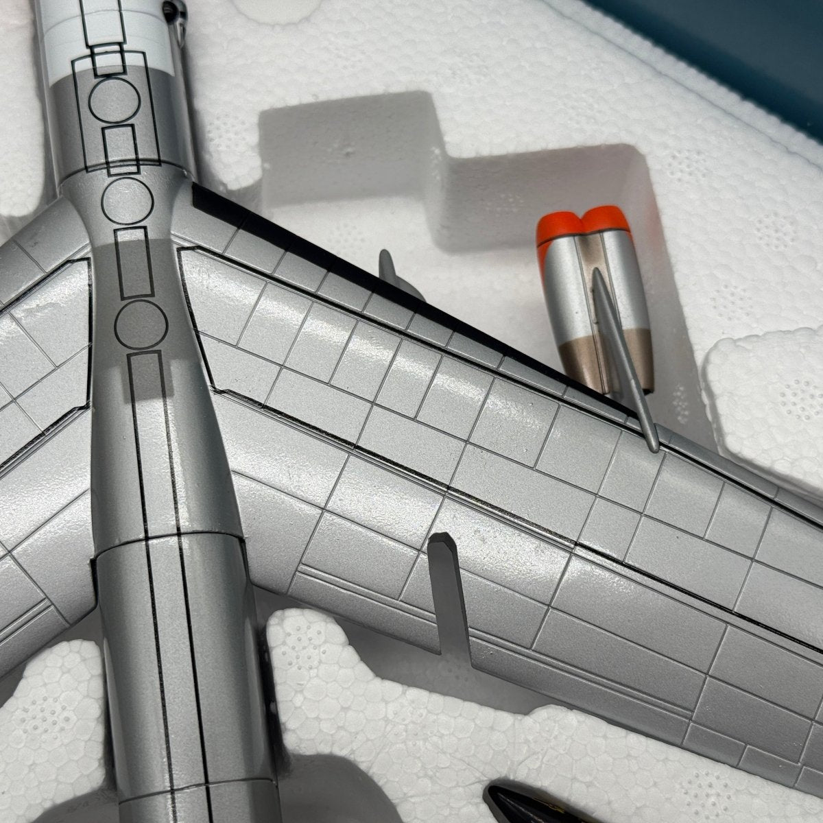Corgi Aviation AA33504 1:144 B - 52 with X - 15 Edwards AFB - Corgi