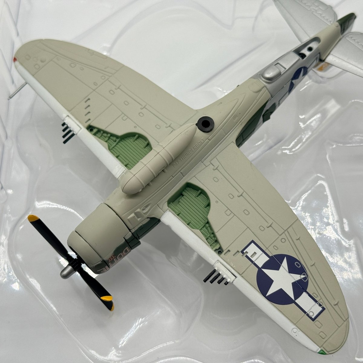 Corgi Aviation AA33812 1:72 Republic P - 47D Thunderbolt Daring Dottie III 1944 - Corgi
