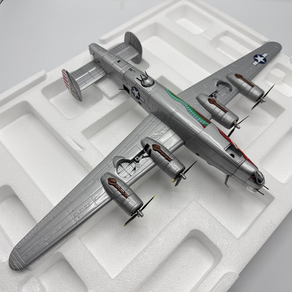Corgi Aviation AA34001 1:72 Consolidated B - 24J Liberator 'The Dragon and his Tail' - Corgi
