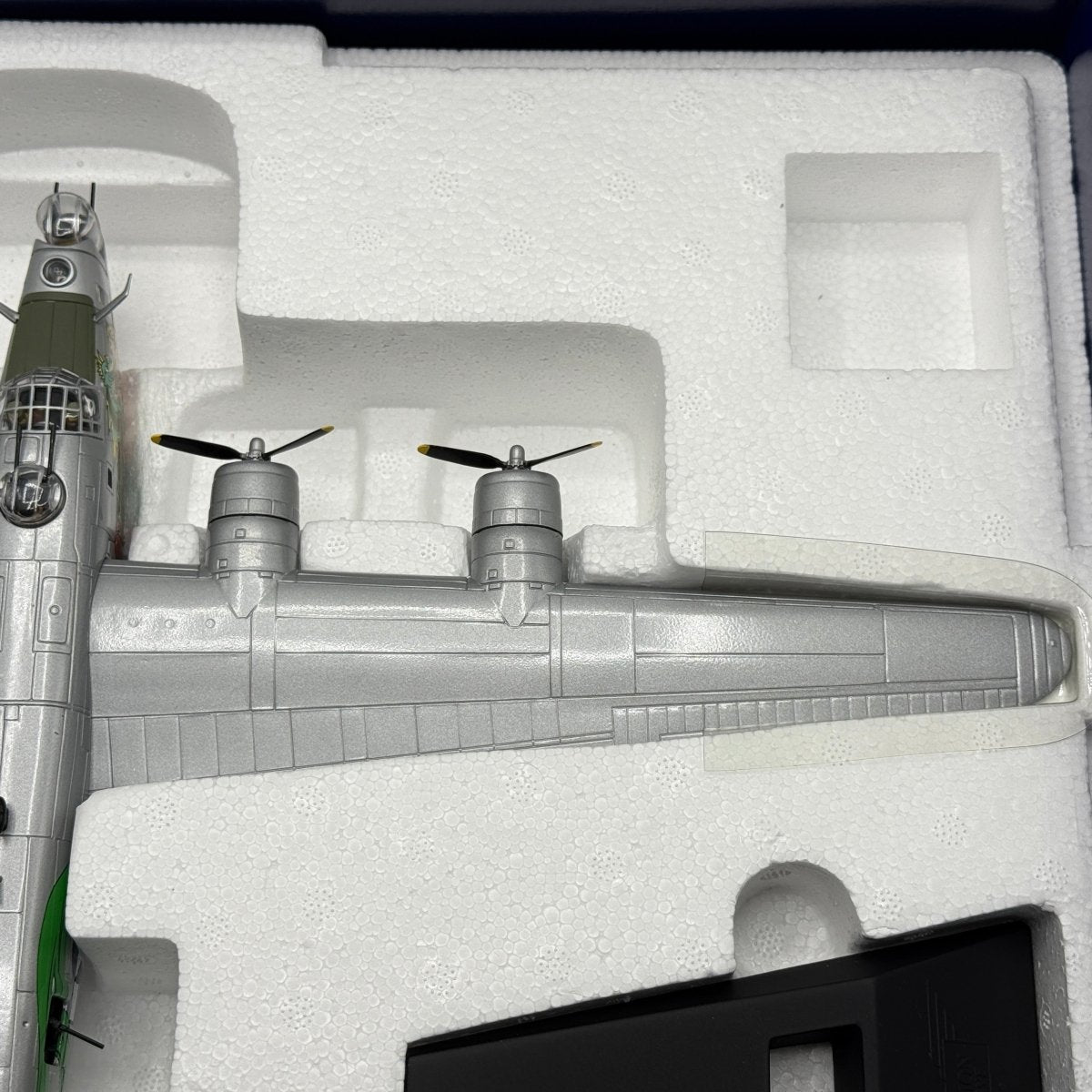 Corgi Aviation AA34001 1:72 Consolidated B - 24J Liberator 'The Dragon and his Tail' - Corgi