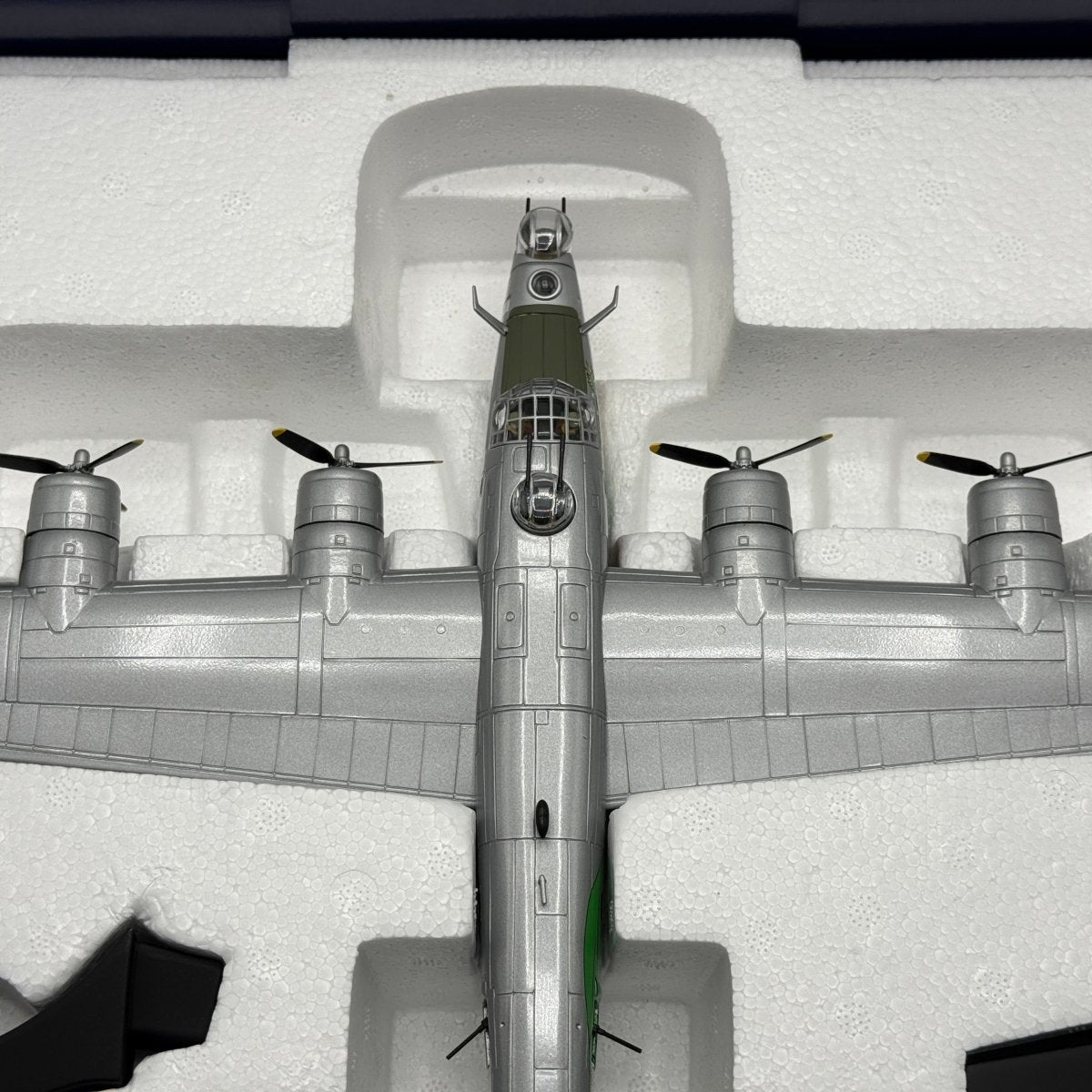 Corgi Aviation AA34001 1:72 Consolidated B - 24J Liberator 'The Dragon and his Tail' - Corgi