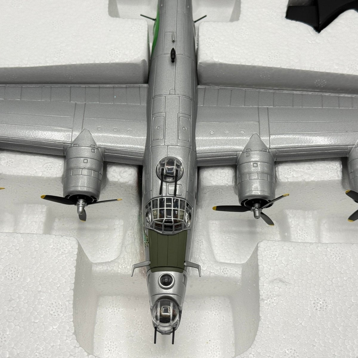 Corgi Aviation AA34001 1:72 Consolidated B - 24J Liberator 'The Dragon and his Tail' - Corgi