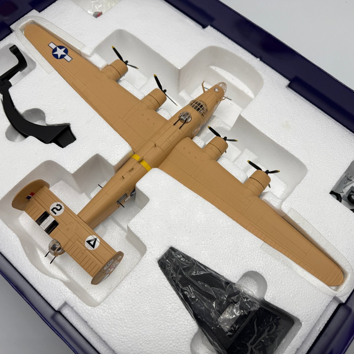 Corgi Aviation AA34003 1:72 B - 24D Liberator 'Strawberry Bitch' - Corgi