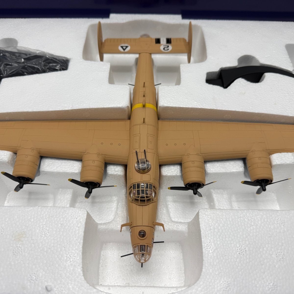 Corgi Aviation AA34003 1:72 B - 24D Liberator 'Strawberry Bitch' - Corgi