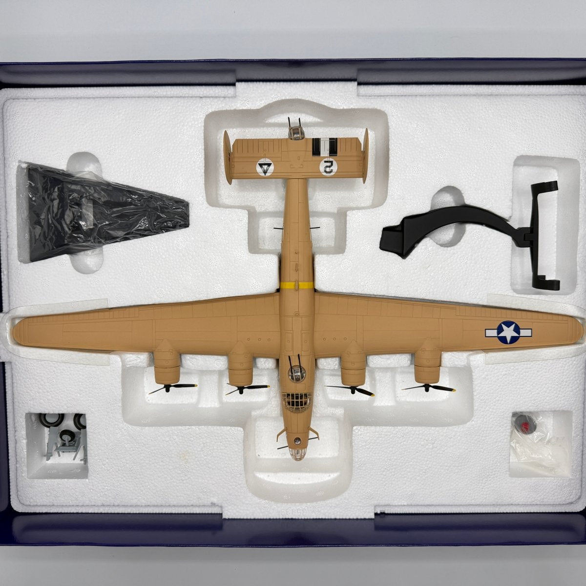 Corgi Aviation AA34003 1:72 B - 24D Liberator 'Strawberry Bitch' - Corgi