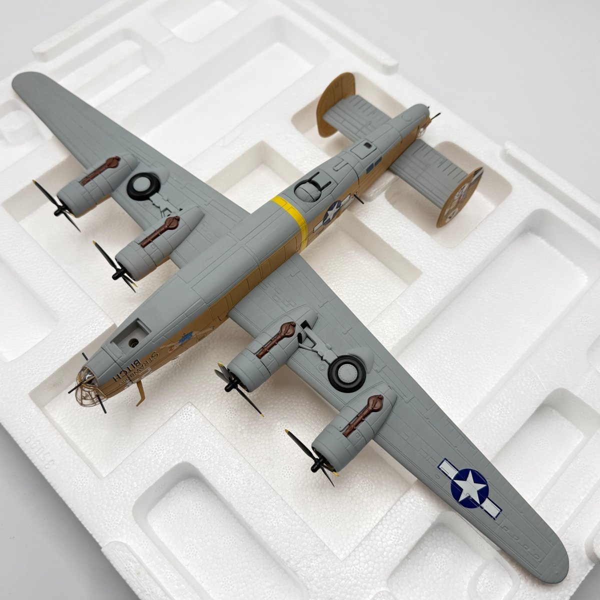 Corgi Aviation AA34003 1:72 B - 24D Liberator 'Strawberry Bitch' - Corgi