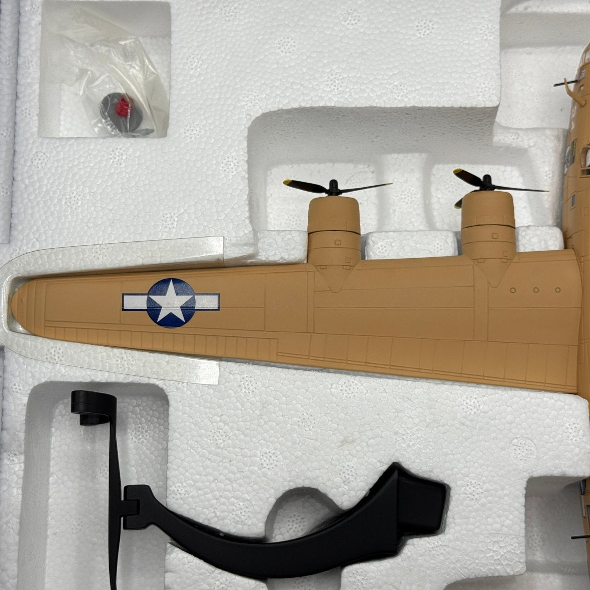 Corgi Aviation AA34003 1:72 B - 24D Liberator 'Strawberry Bitch' - Corgi