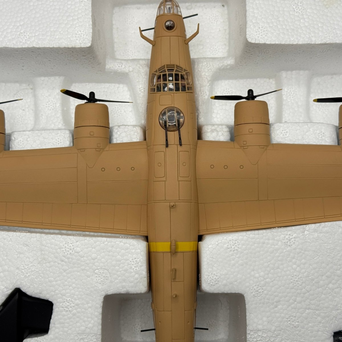 Corgi Aviation AA34003 1:72 B - 24D Liberator 'Strawberry Bitch' - Corgi
