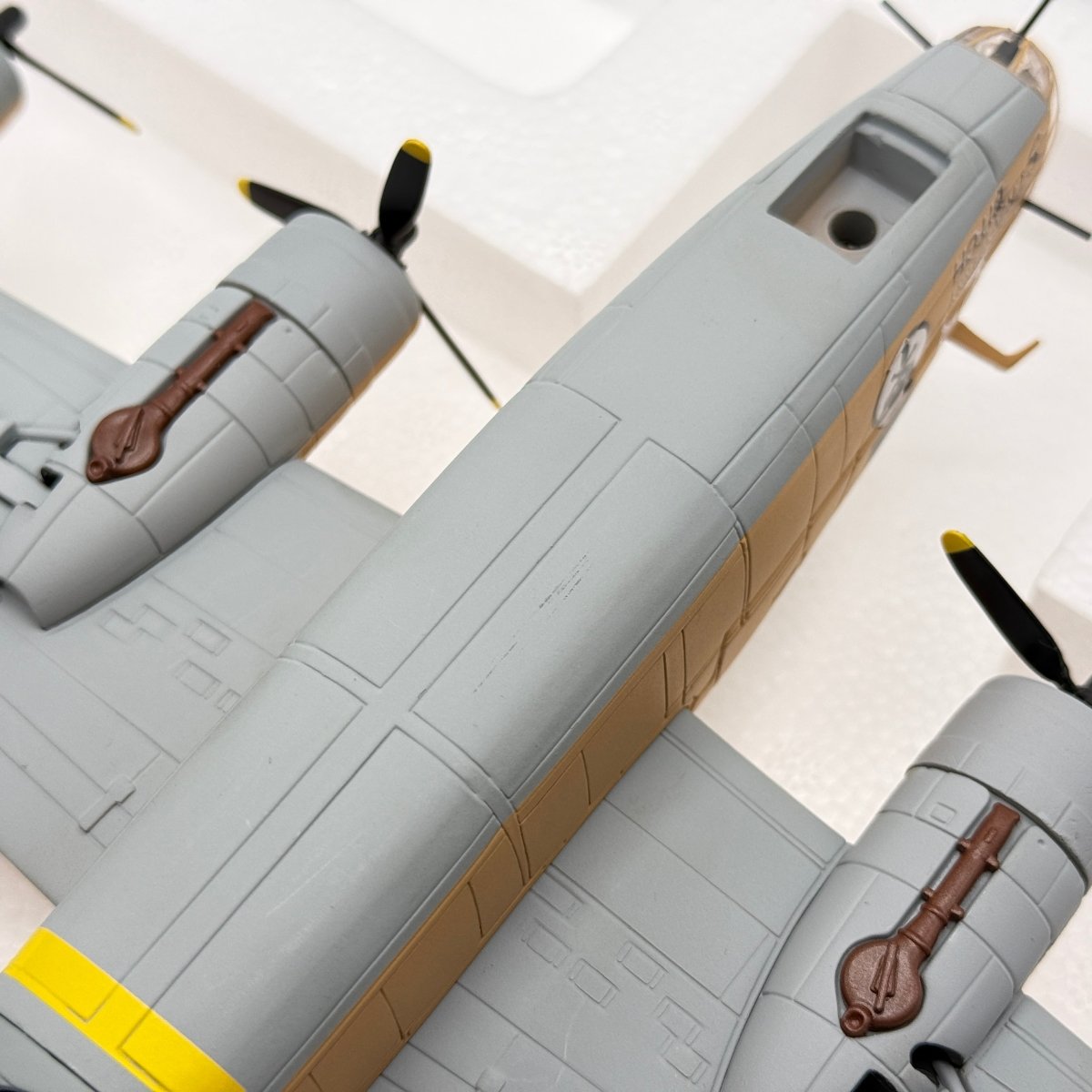 Corgi Aviation AA34003 1:72 B - 24D Liberator 'Strawberry Bitch' - Corgi
