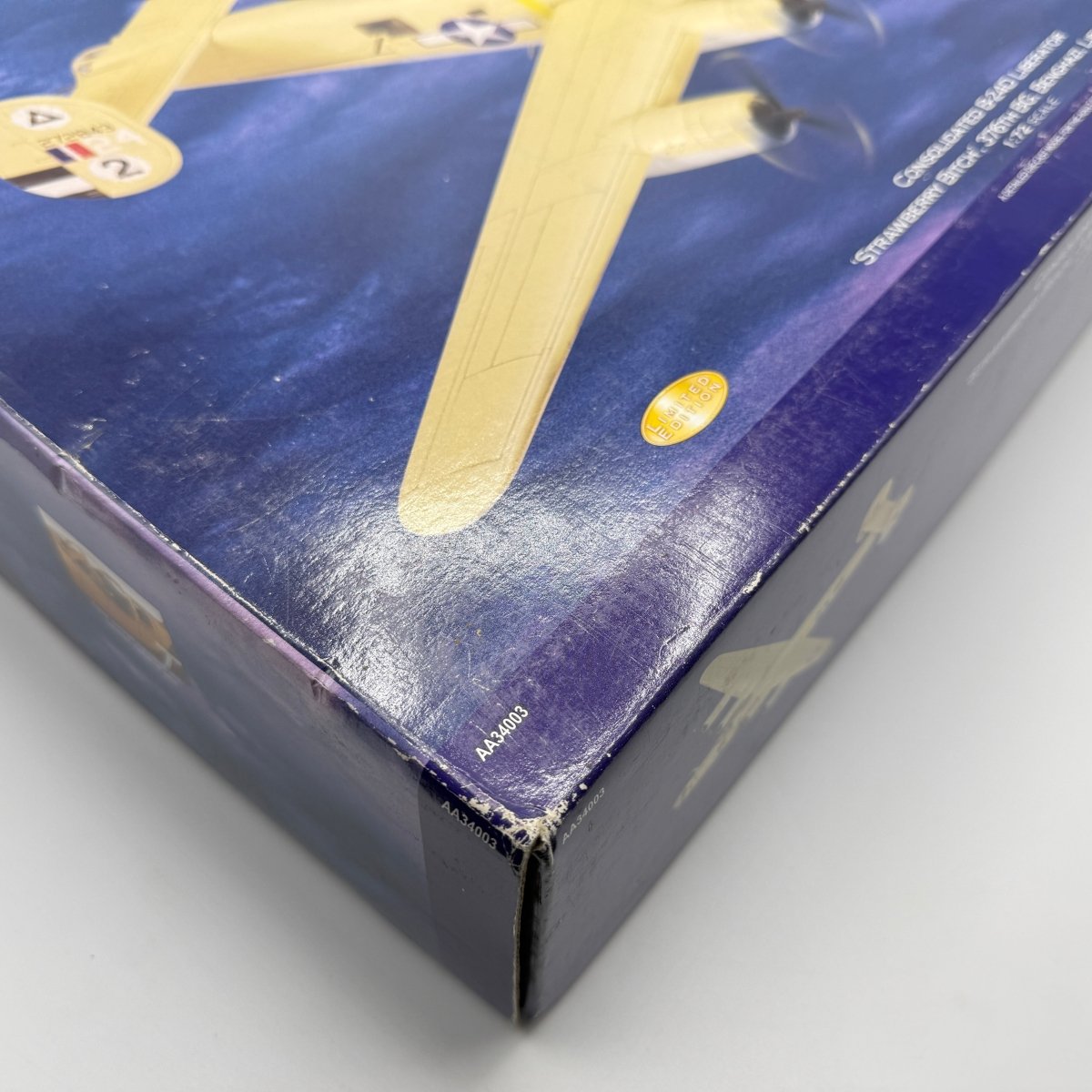 Corgi Aviation AA34003 1:72 B - 24D Liberator 'Strawberry Bitch' - Corgi