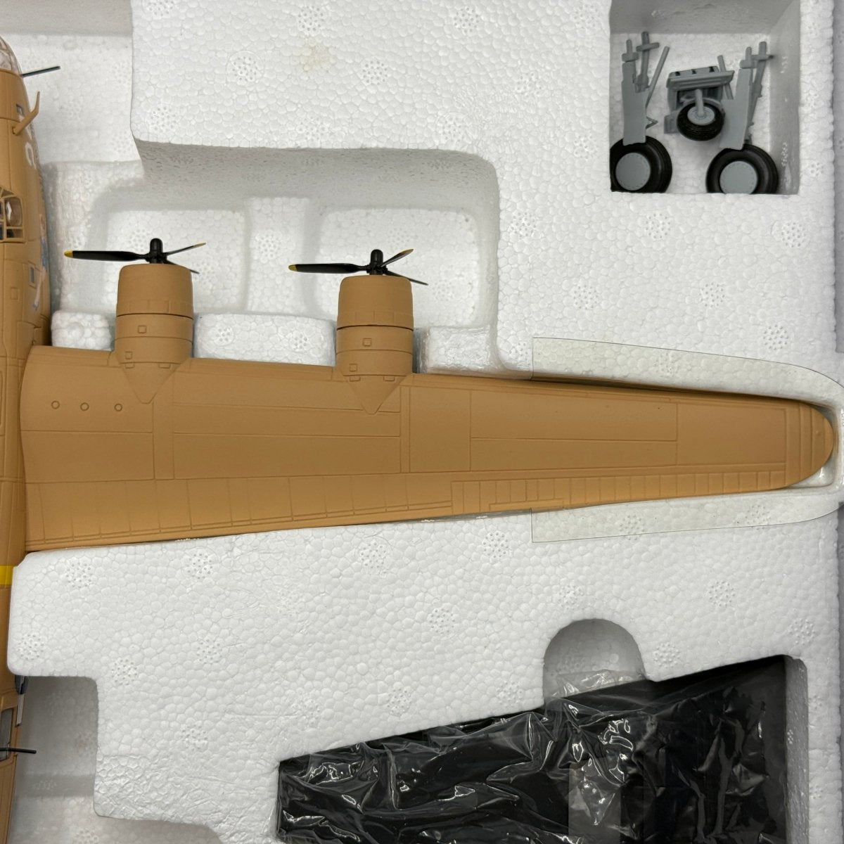 Corgi Aviation AA34003 1:72 B - 24D Liberator 'Strawberry Bitch' - Corgi
