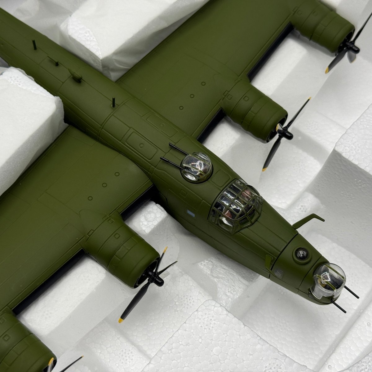 Corgi Aviation AA34004 1:72 Consolidated B - 24D Liberator USAAF Sky Witch - Corgi